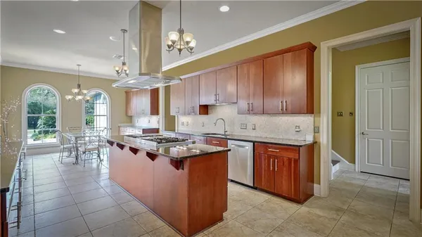 $980,000 | 2 Island Club Court, New Orleans, LA 70131