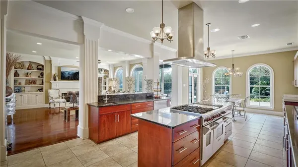 $980,000 | 2 Island Club Court, New Orleans, LA 70131