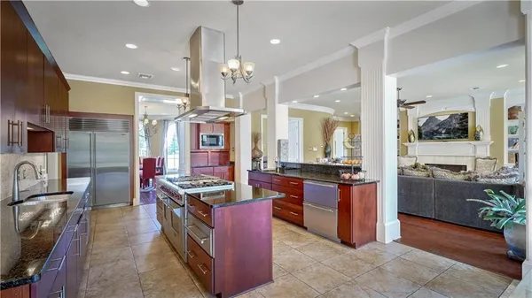 $980,000 | 2 Island Club Court, New Orleans, LA 70131