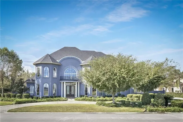 $1,100,000 | 2 Island Club Court, New Orleans, LA 70131
