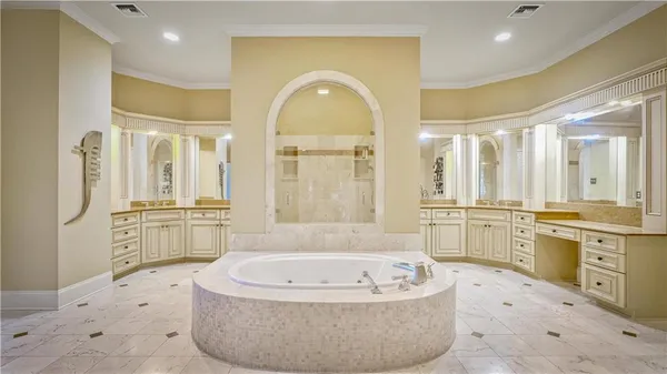 $980,000 | 2 Island Club Court, New Orleans, LA 70131