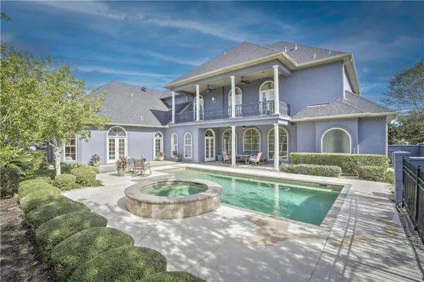 $980,000 | 2 Island Club Court, New Orleans, LA 70131