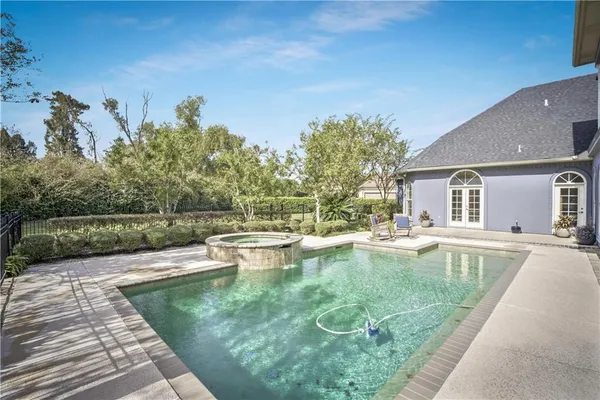 $980,000 | 2 Island Club Court, New Orleans, LA 70131