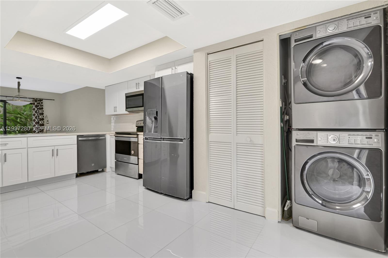 3114 Kingswood Terrace Boca Raton, FL 33431 - Photo 14 of 40 a kitchen with a washer and dryer