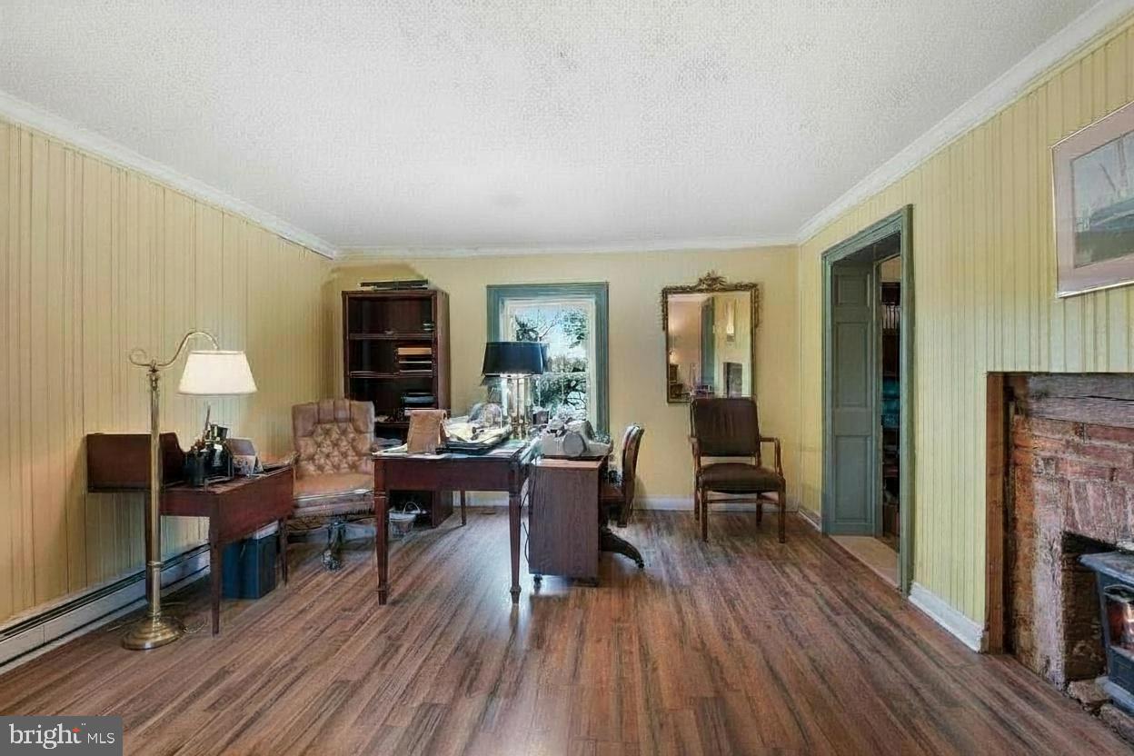 1420 Daisy Road Woodbine, MD 21797 - Photo 26 of 32 Sitting Room with Crown Molding