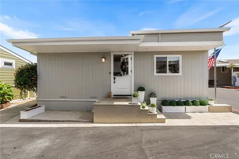 $927,000 | 8 Saratoga, Newport Beach, CA 92660