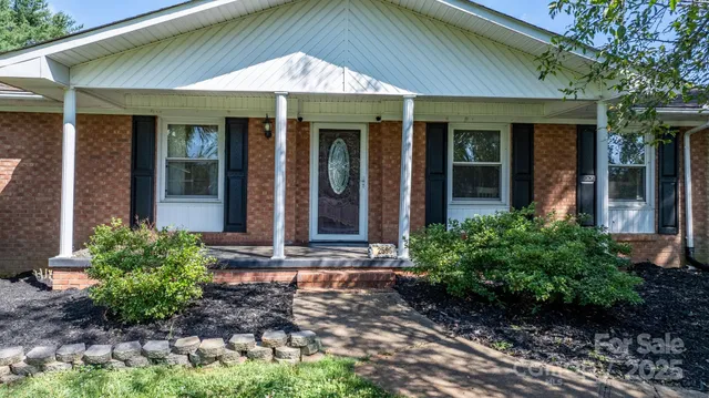 $375,000 | 2596 Sweetbriar Circle, Lenoir, NC 28645