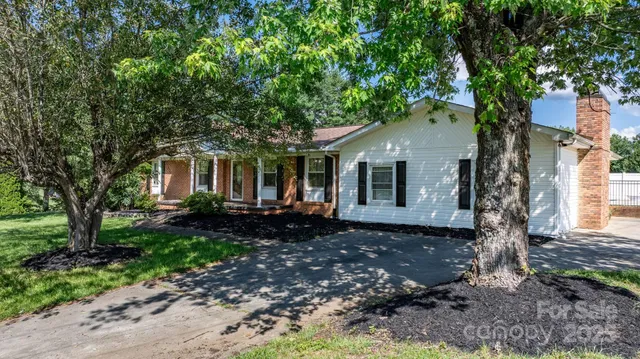 $375,000 | 2596 Sweetbriar Circle, Lenoir, NC 28645