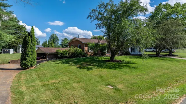 $375,000 | 2596 Sweetbriar Circle, Lenoir, NC 28645