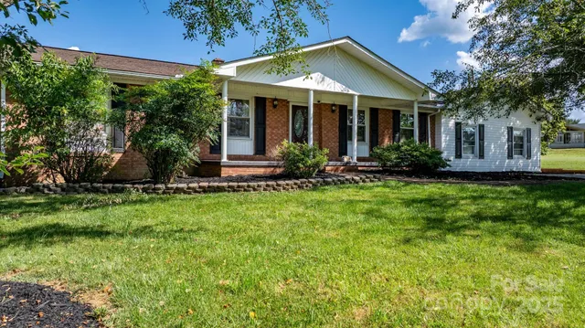 $375,000 | 2596 Sweetbriar Circle, Lenoir, NC 28645