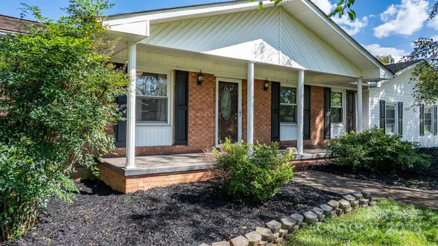 $375,000 | 2596 Sweetbriar Circle, Lenoir, NC 28645