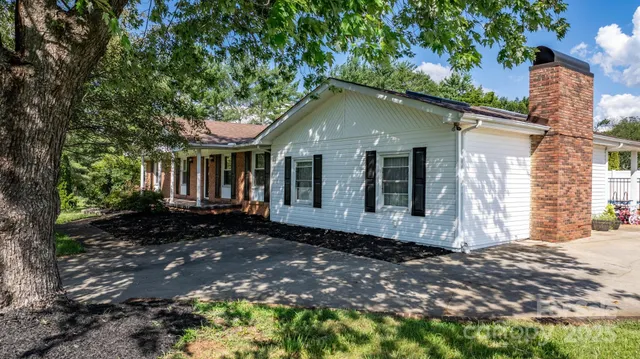 $375,000 | 2596 Sweetbriar Circle, Lenoir, NC 28645