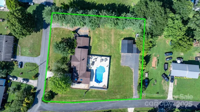 $375,000 | 2596 Sweetbriar Circle, Lenoir, NC 28645