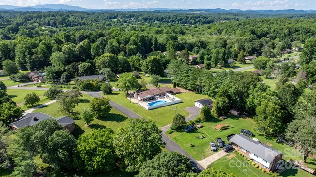 $375,000 | 2596 Sweetbriar Circle, Lenoir, NC 28645