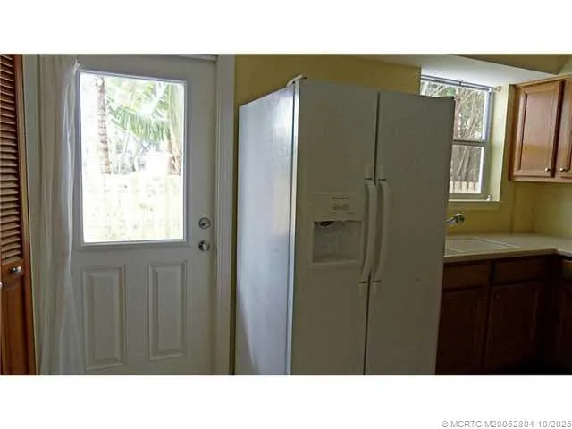 a black and white photo of a bathroom