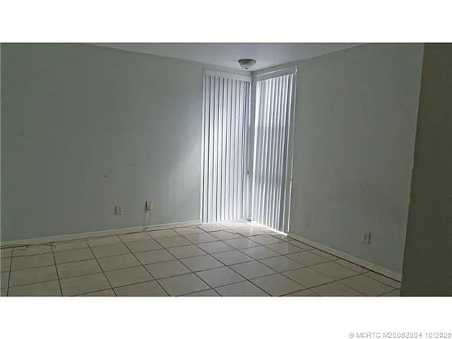 a black and white photo of a room
