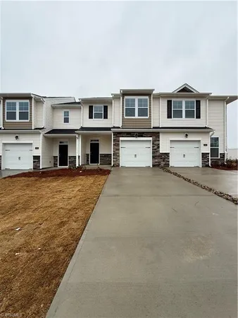 $2,300 | 1692 Hallview Court, Kernersville, NC 27284