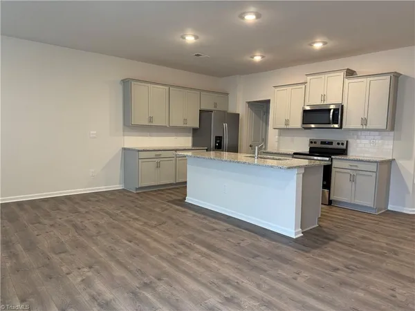 $2,300 | 1692 Hallview Court, Kernersville, NC 27284