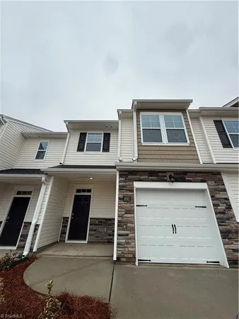 $2,300 | 1692 Hallview Court, Kernersville, NC 27284