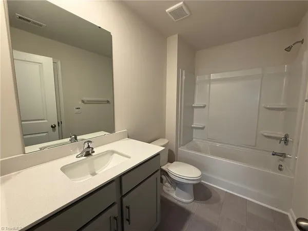 $2,300 | 1692 Hallview Court, Kernersville, NC 27284