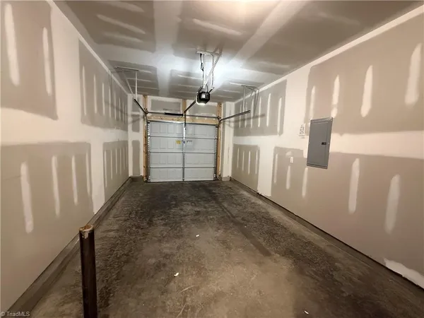 $2,300 | 1692 Hallview Court, Kernersville, NC 27284