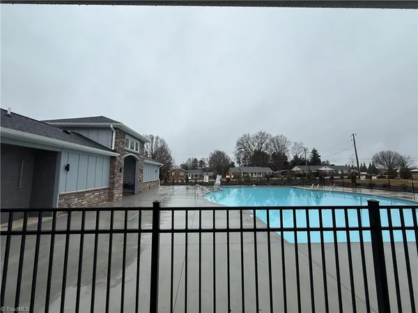 $2,300 | 1692 Hallview Court, Kernersville, NC 27284