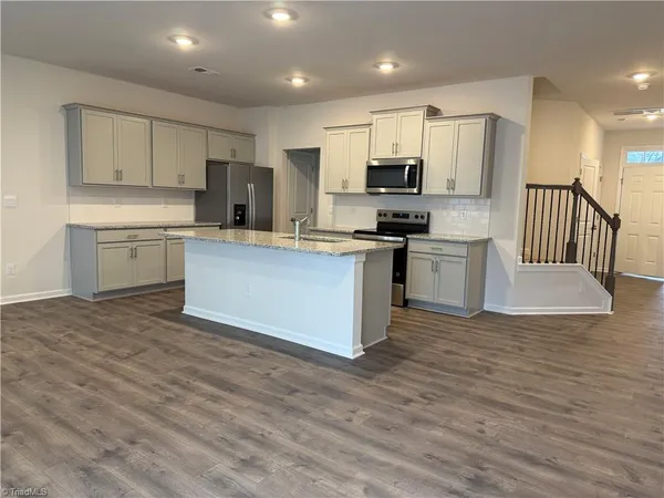 $2,300 | 1692 Hallview Court, Kernersville, NC 27284