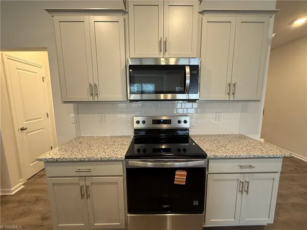$2,300 | 1692 Hallview Court, Kernersville, NC 27284