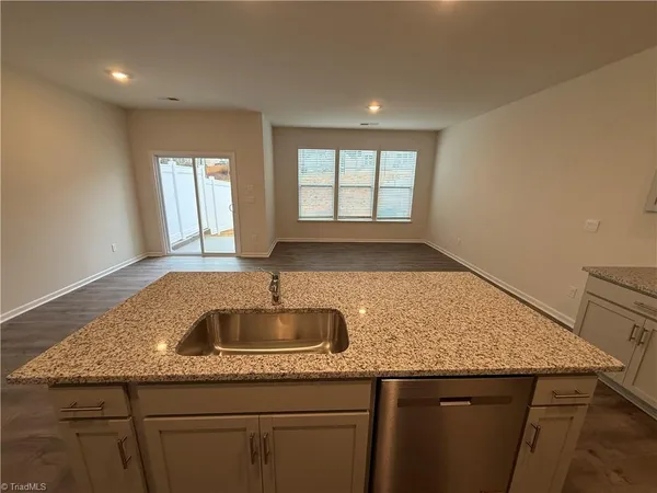 $2,300 | 1692 Hallview Court, Kernersville, NC 27284