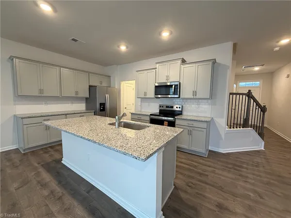 $2,300 | 1692 Hallview Court, Kernersville, NC 27284
