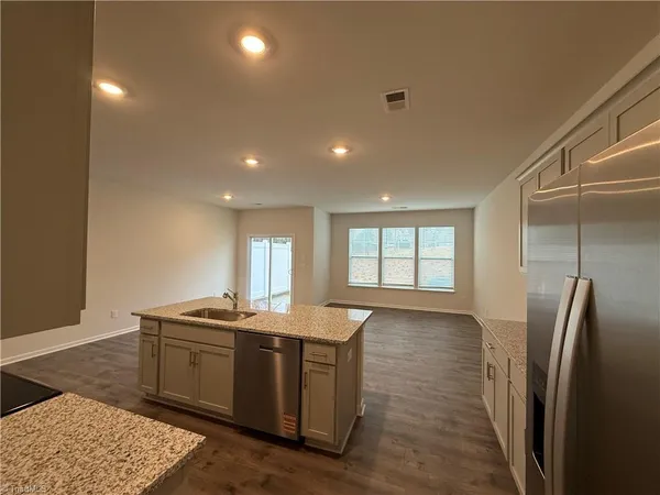 $2,300 | 1692 Hallview Court, Kernersville, NC 27284