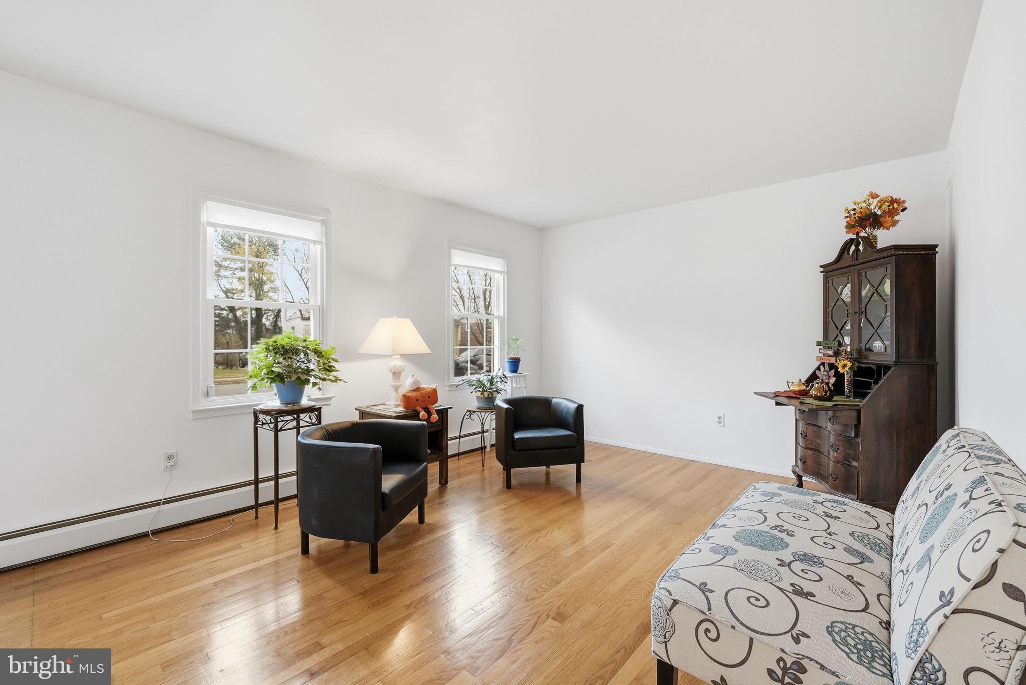 14506 Danville Road Woodbridge, VA 22193 - Photo 5 of 26 a living room with furniture and wooden floor