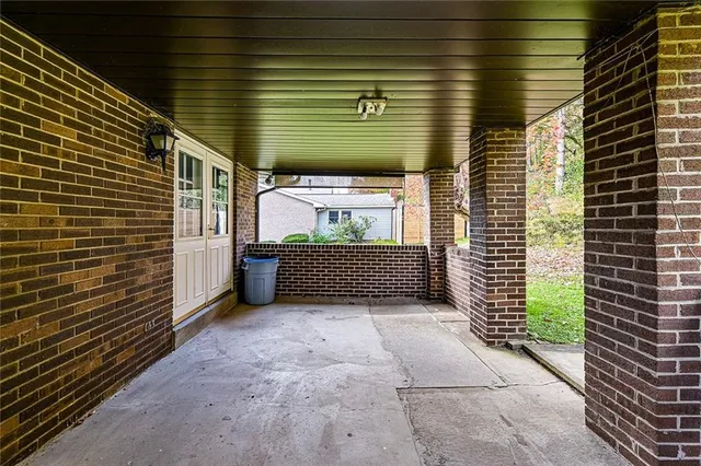 a view of a pathway both side of building