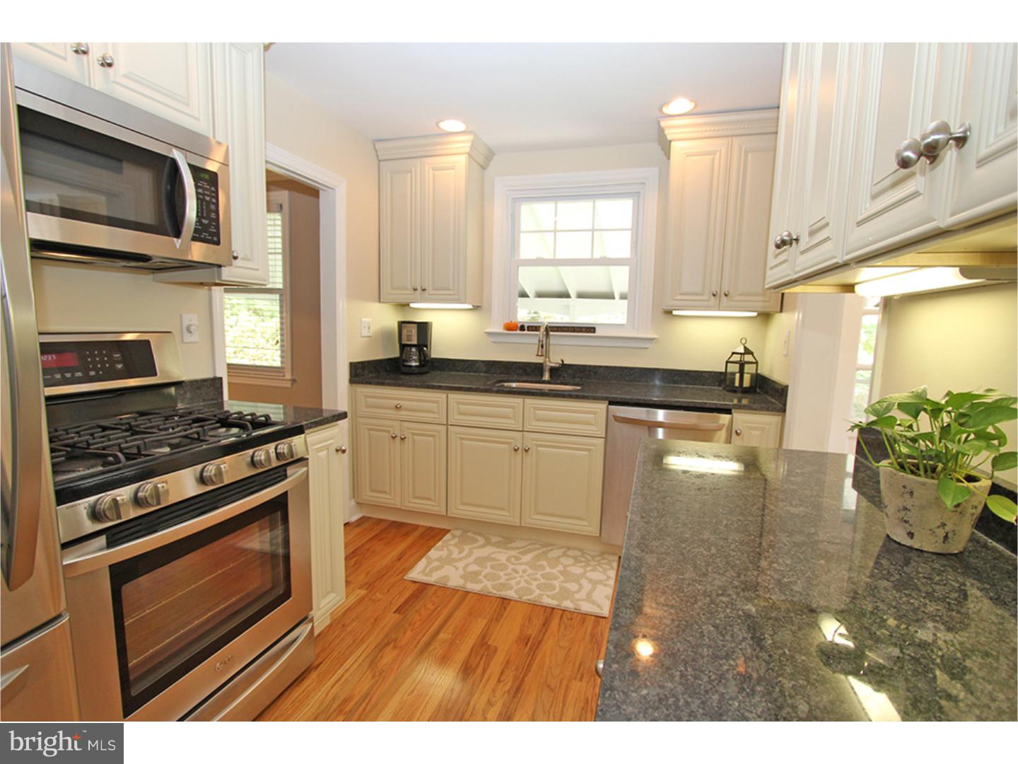271 Hillcrest Road Wayne, PA 19087 - Photo 8 of 25