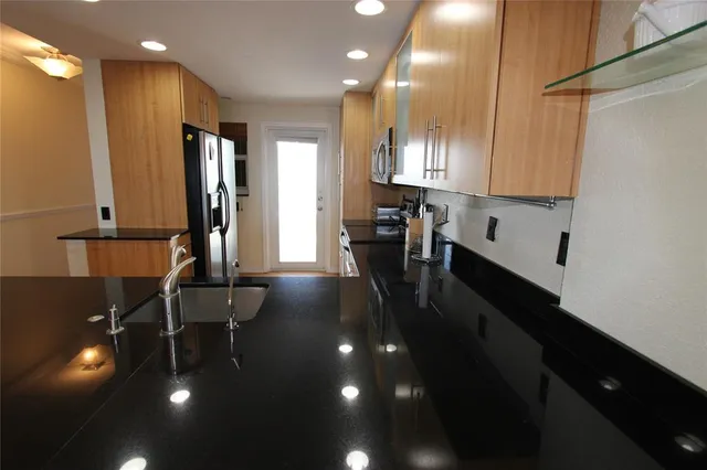 $575,000 | 750 North Ocean Boulevard, Unit 1709, Pompano Beach, FL 33062