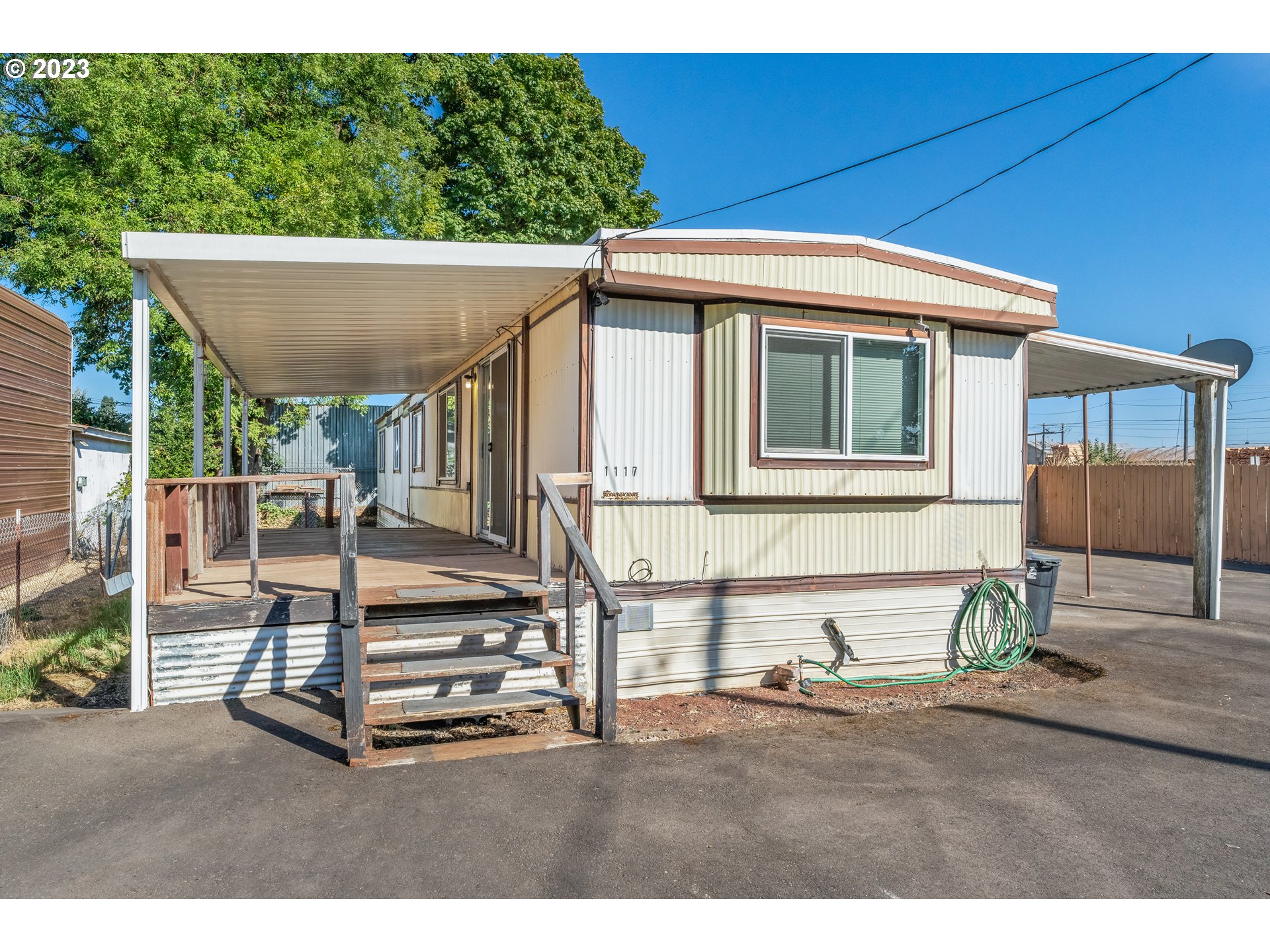 1117 34th Street Springfield, OR 97478 - Photo 5 of 39 a house view with a outdoor space