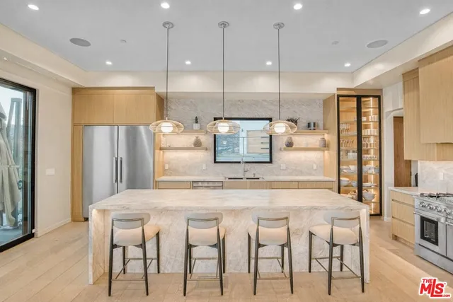 $22,000 | 22570 South Summit Ridge Circle, Chatsworth, CA 91311