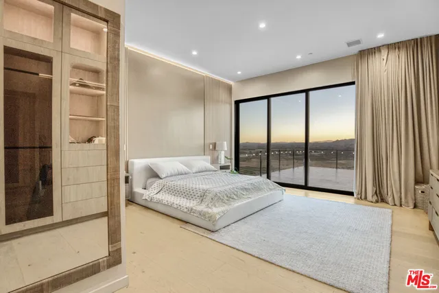 $22,000 | 22570 South Summit Ridge Circle, Chatsworth, CA 91311