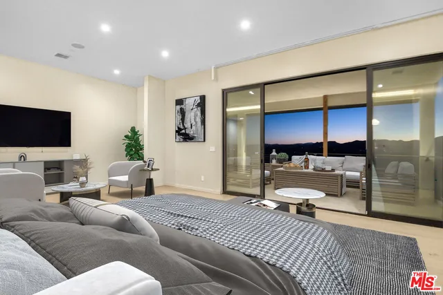 $22,000 | 22570 South Summit Ridge Circle, Chatsworth, CA 91311