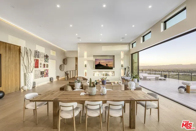 $22,000 | 22570 South Summit Ridge Circle, Chatsworth, CA 91311