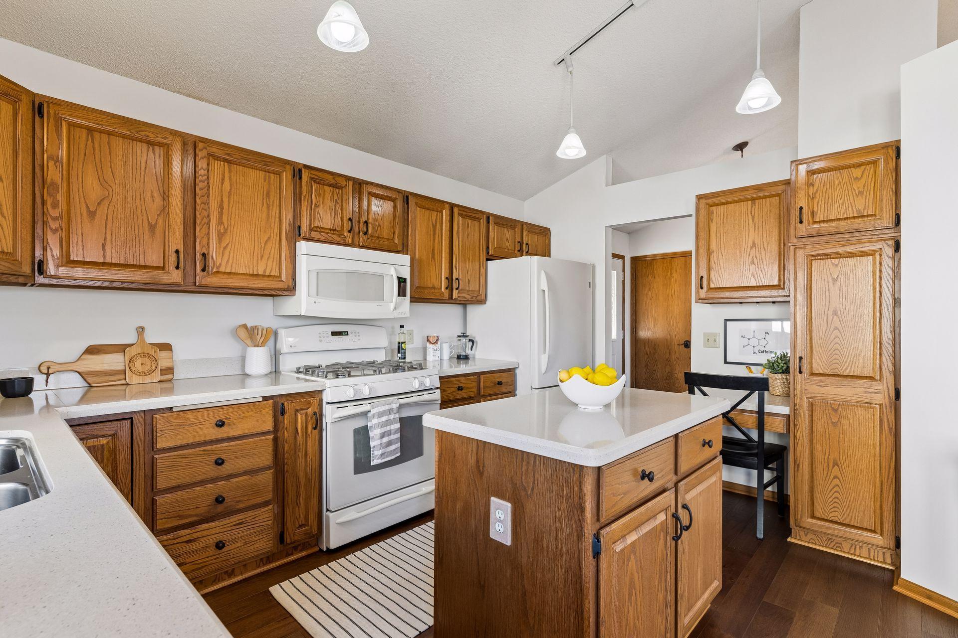 1011 Boston Hill Road Eagan, MN 55123 - Photo 3 of 29