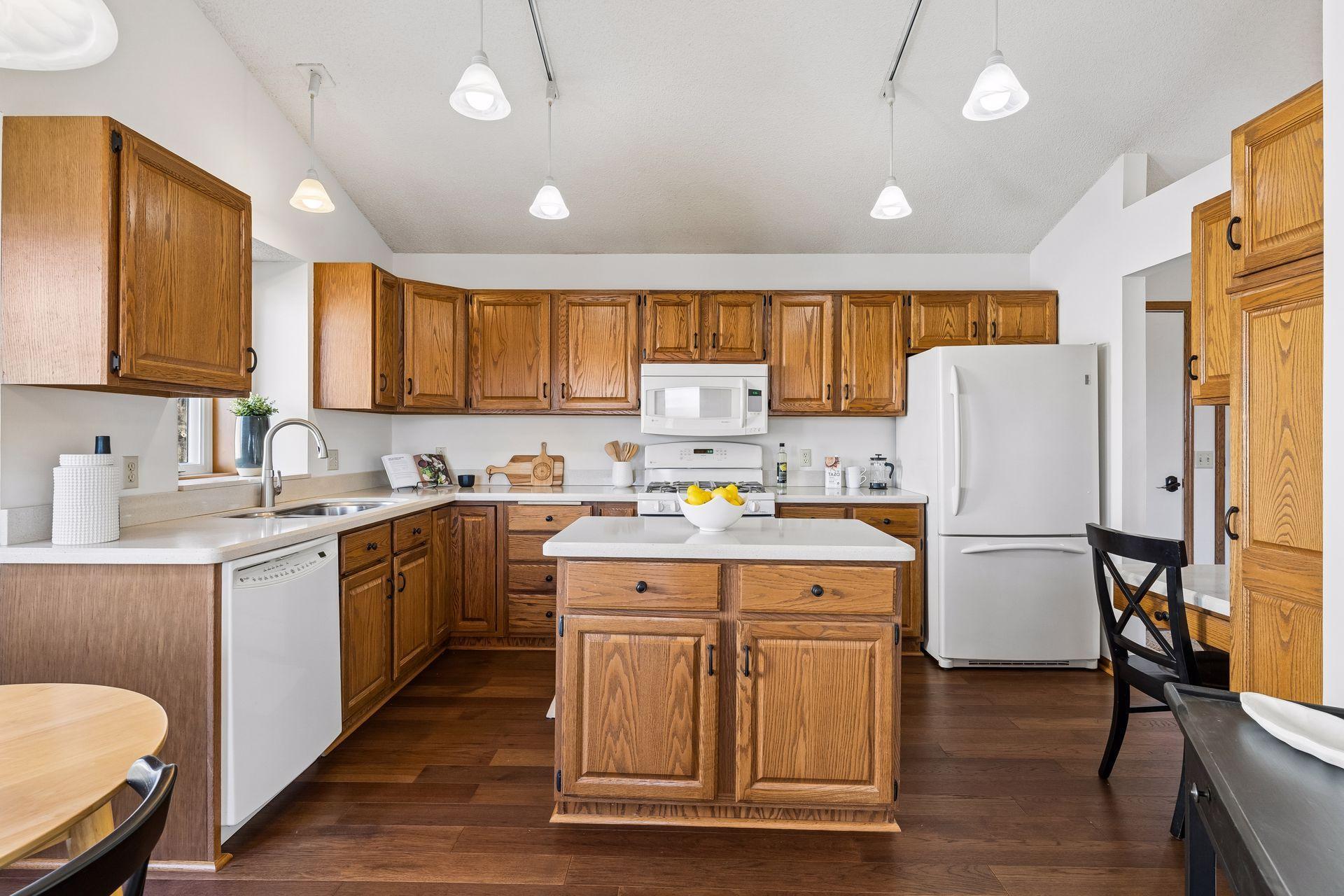 1011 Boston Hill Road Eagan, MN 55123 - Photo 4 of 29