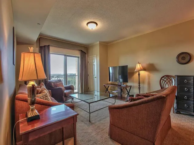 $2,750 | 215 West College Avenue, Unit 802, Tallahassee, FL 32301