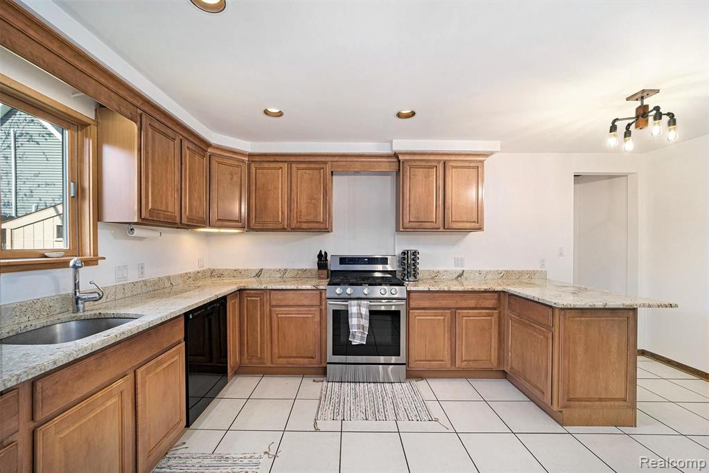 3627 Normandy Road Royal Oak, MI 48073 - Photo 6 of 29