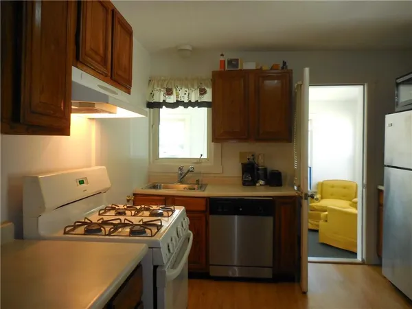 $1,995 | 17 Lake Avenue, Unit 2, Danbury, CT 06810