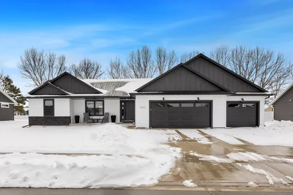 $499,900 | 1902 Brooklyn Place, Holmen, WI 54636