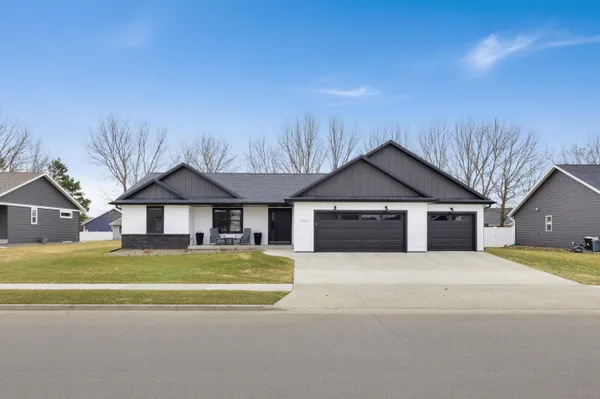 $499,900 | 1902 Brooklyn Place, Holmen, WI 54636