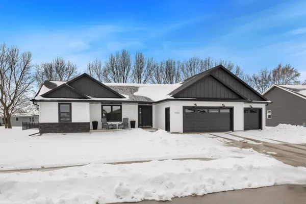 $499,900 | 1902 Brooklyn Place, Holmen, WI 54636