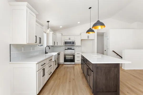 $499,900 | 1902 Brooklyn Place, Holmen, WI 54636