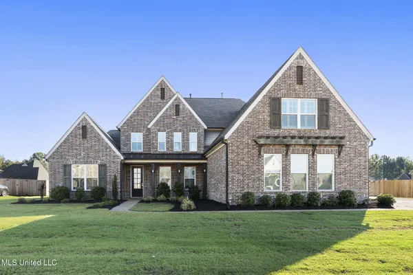 $599,900 | 7198 Harrier Drive East, Olive Branch, MS 38654